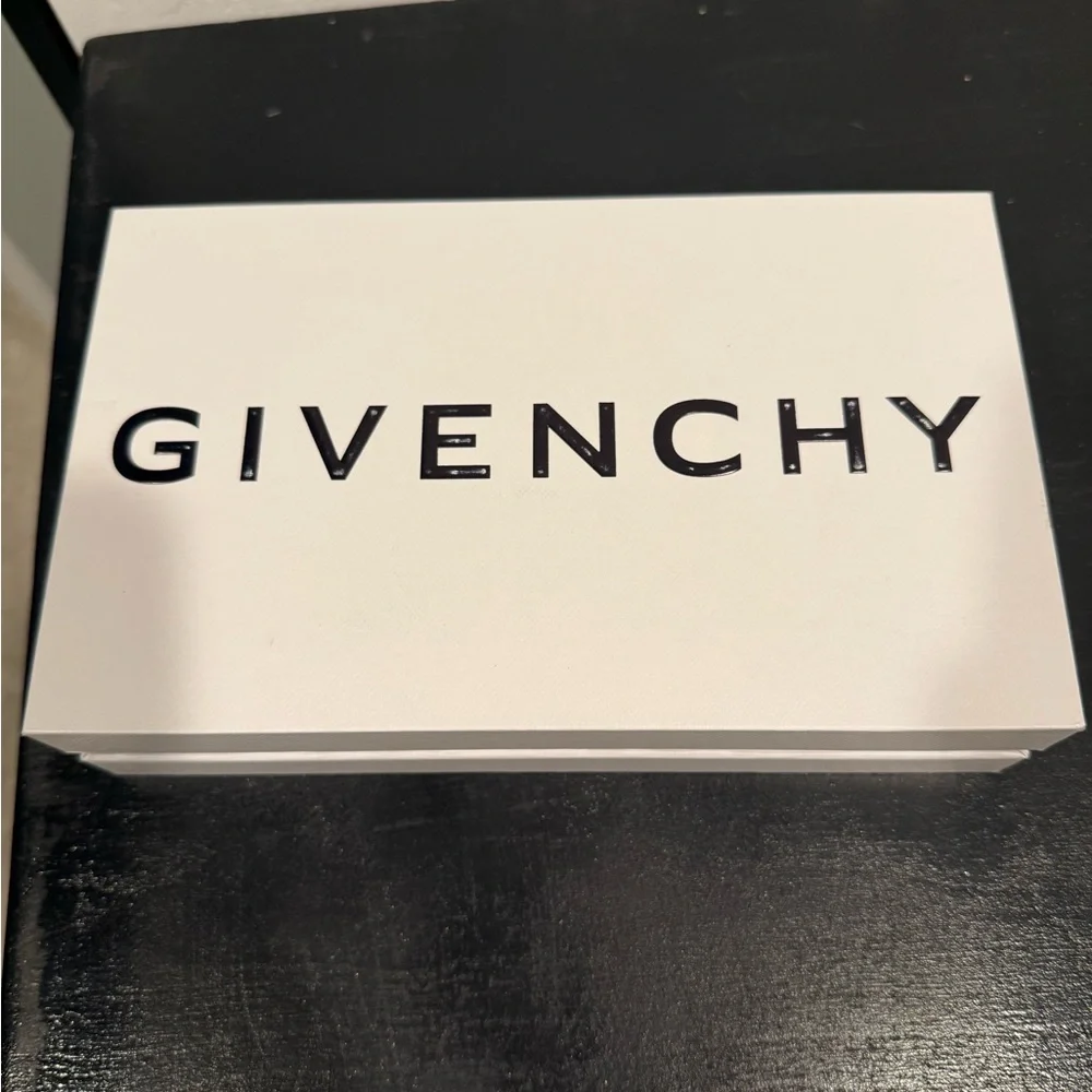 Givenchy cut out micro bag X Disney - Picture 7 of 8